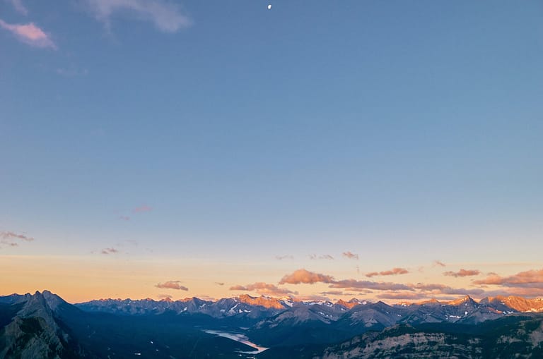 landscape of the Canadian rockies showing snow clad mountains