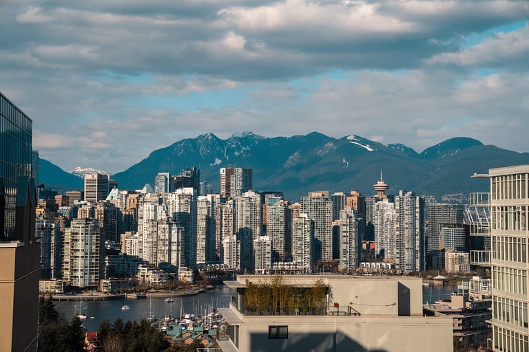 landscape showing the beautiful city of Vancouver, a residential area overlooking the hills of British Columbia.